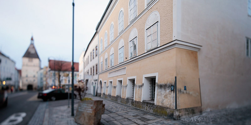 La casa dove nacque Adolf Hitler sarà demolita