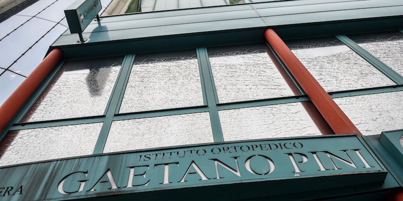 Sei persone, tra cui quattro primari di ospedali, sono stati arrestati a Milano per un’inchiesta sulla corruzione nella sanità