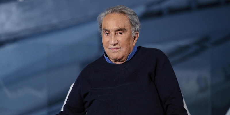 Emilio Fede è stato arrestato per aver violato la detenzione domiciliare