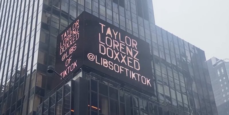 Smascherare un popolare account anonimo è lecito?