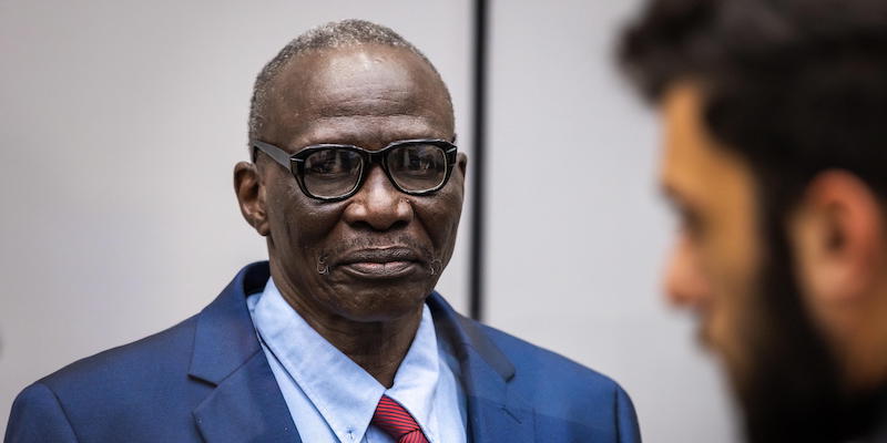 Ali Muhammad Ali Abd-Al-Rahman, conosciuto come Ali Kushayb, durante la prima udienza del processo a suo carico alla Corte penale internazionale dell'Aia, nei Paesi Bassi, 5 aprile 2022 (EPA/ ICC-CPI via ANSA)