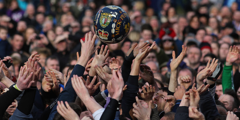 Il “calcio” inglese che si “gioca” con le mani