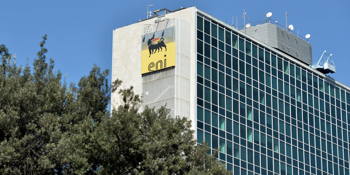 Due organizzazioni ambientaliste e 12 persone italiane hanno fatto causa a Eni e al ministero dell’Economia per i danni del cambiamento climatico