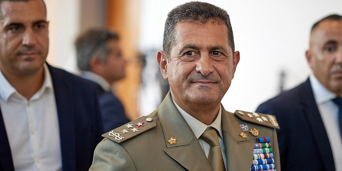 I commissari straordinari stanno bene su tutto