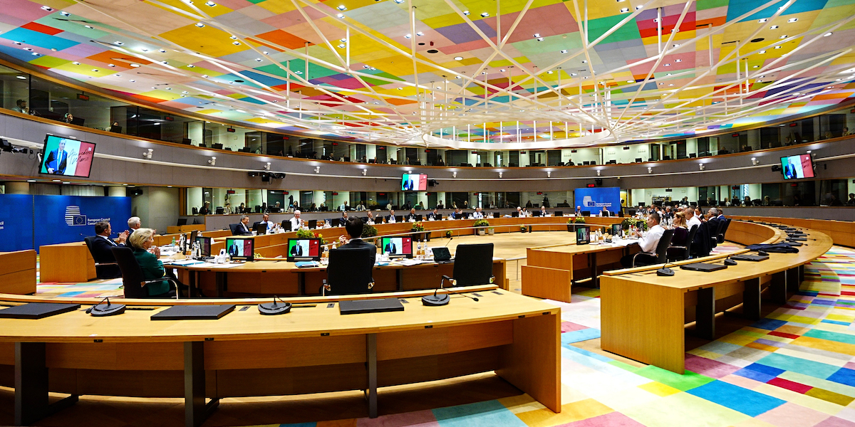 Cosa succede dentro ai Consigli Europei e fuori, spiegato bene