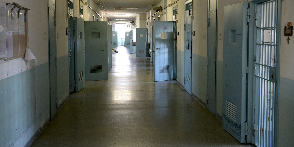 Un modo semplice per evitare che chi esce dal carcere torni a commettere reati