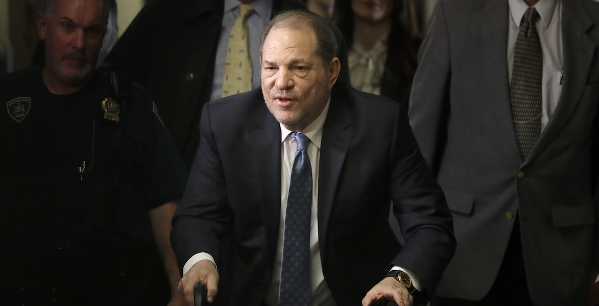 Il tribunale d’appello di New York ha annullato una condanna contro Harvey Weinstein