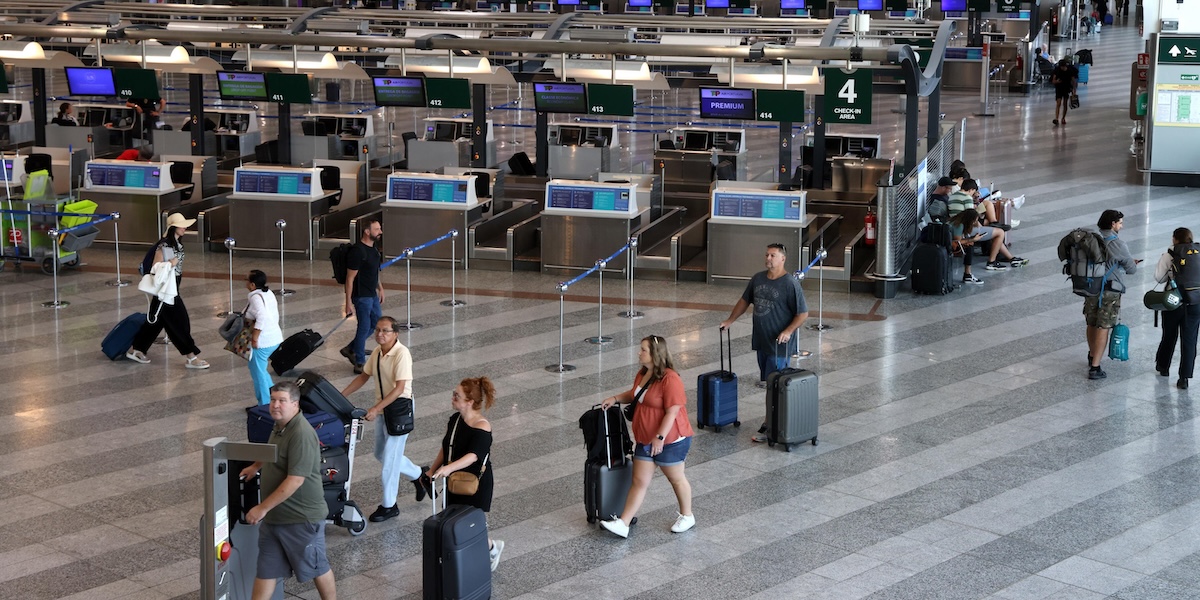 Il TAR della Lombardia ha respinto la richiesta del comune di Milano di sospendere l’intitolazione dell’aeroporto di Malpensa a Silvio Berlusconi