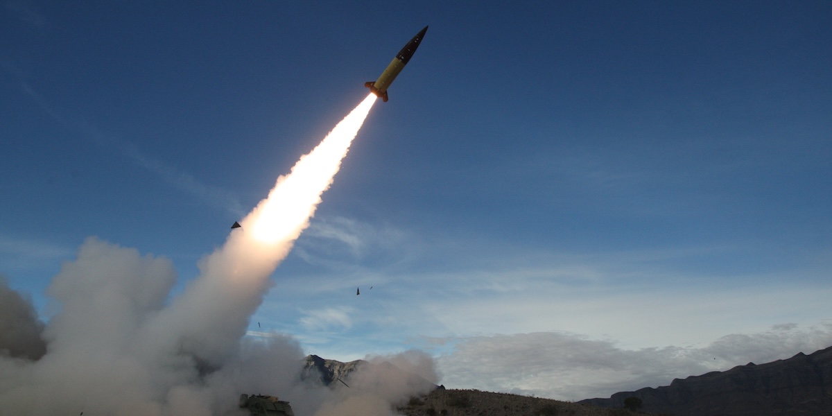 Un test di lancio di un missile ATACMS negli Stati Uniti (John Hamilton/U.S. Army via AP, file)