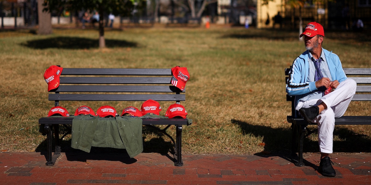 I cappellini MAGA ora si vedono perfino a New York