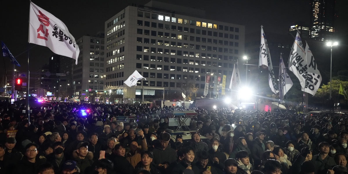 Tutte le notizie sulla brevissima legge marziale in Corea del Sud