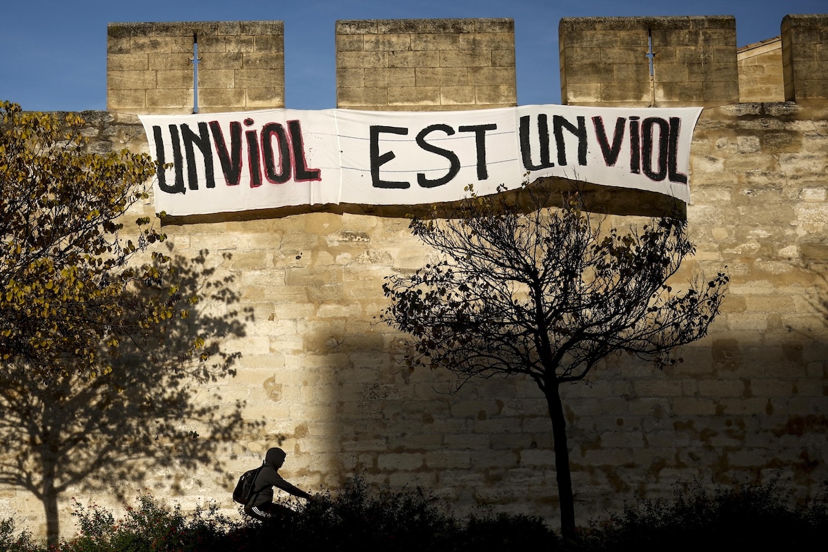 Ad Avignone i collettivi femministi si fanno sentire