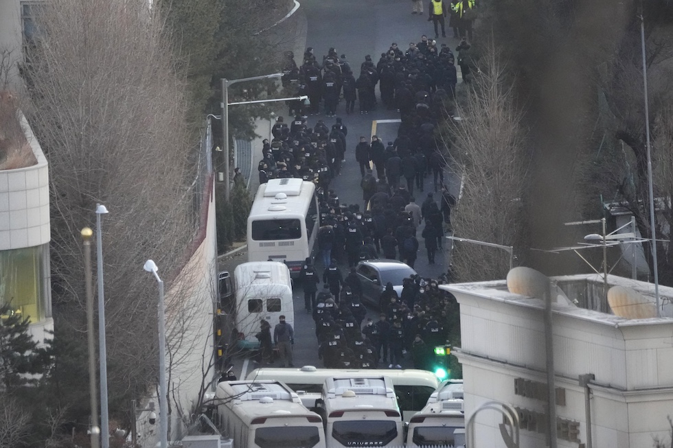 L'operazione di polizia organizzata per arrestare Yoon Sul-yeol a Seul, il 15 gennaio