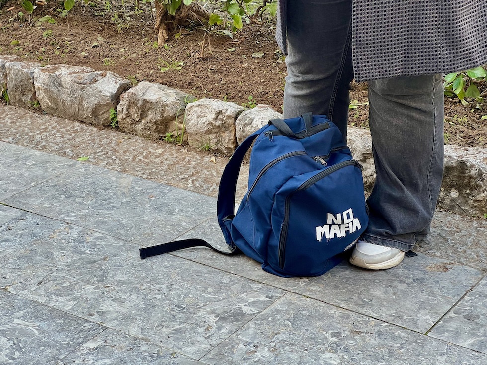 Lo zaino con la scritta No Mafia