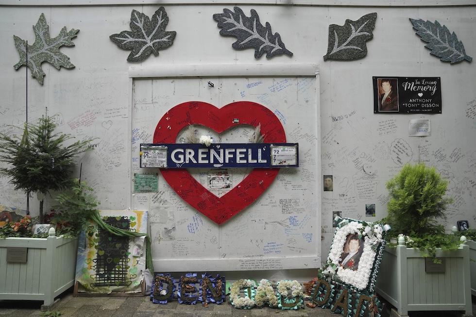 Un memoriale nei pressi della Grenfell Tower, fotografato lo scorso 2 settembre