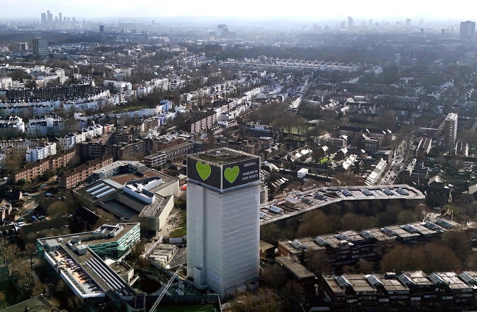 Una veduta aerea della Grenfell Tower e di Londra, il 6 febbraio 
