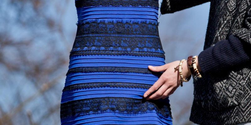Abito Bianco Che Colore Bianco E Oro O Blu E Nero Sono Passati