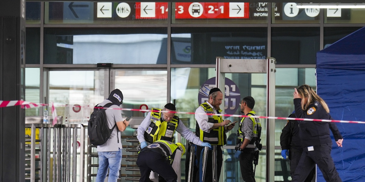 Una persona è stata uccisa e altre sono state ferite in un sospetto attacco terroristico ad Haifa, nel nord di Israele