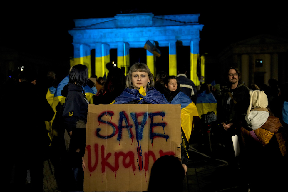 Una manifestazione a Berlino a favore dell'Ucraina nel febbraio 2025 