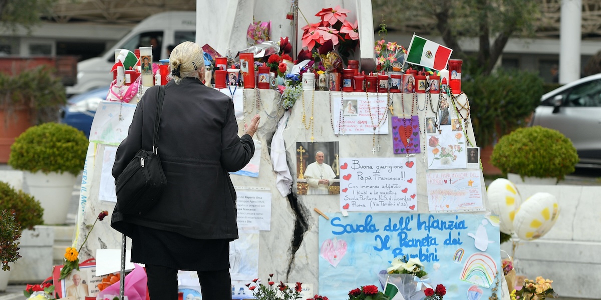 Papa Francesco in via di guarigione: i medici ritirano la prognosi