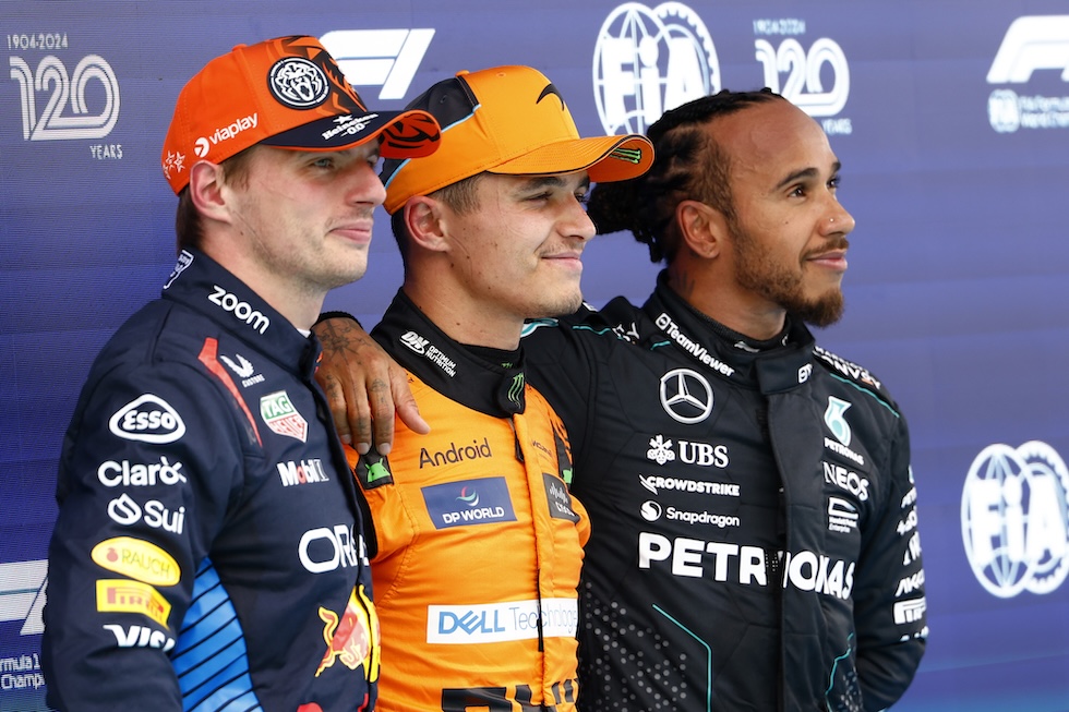 Max Verstappen, Lando Norris e Lewis Hamilton in posa per una foto