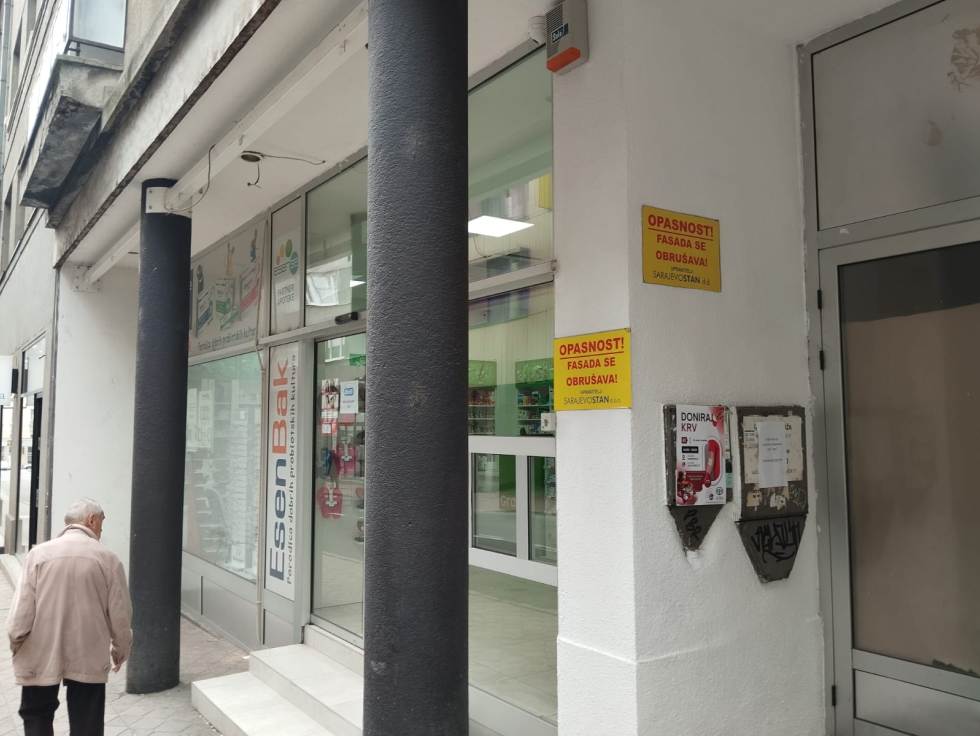 L'ingresso di un condominio nella municipalità di Sarajevo Centro