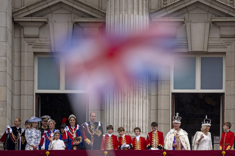 La famiglia reale britannica sul balcone di Buckingham Palace dopo l'incoronazione di Carlo e Camilla, il 6 maggio del 2023