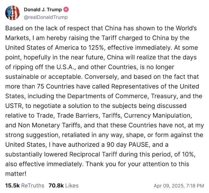 Il post su Truth con cui Trump ha annunciato la sospensione dei dazi