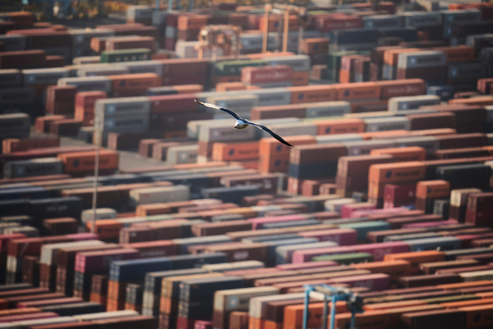 Il porto di Barcellona, 8 aprile 2025