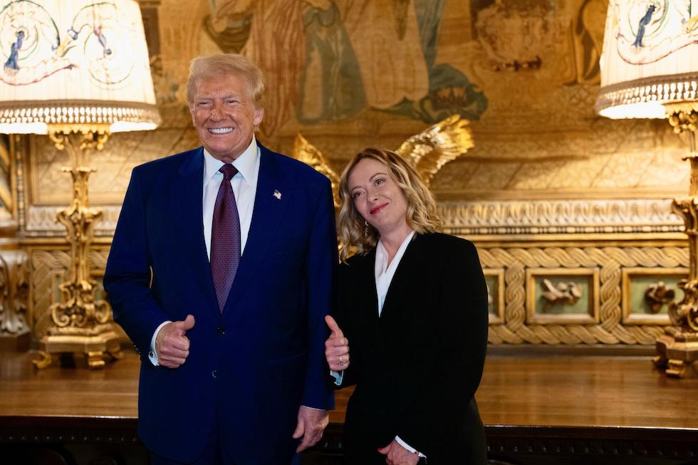 Giorgia Meloni e Donald Trump a Mar-a-Lago, la residenza di Trump in Florida, il 4 gennaio 2025