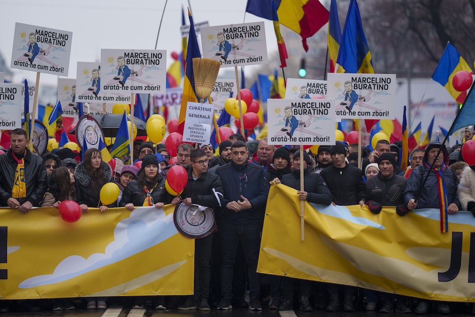 George Simion, al centro, durante una manifestazione dello scorso marzo