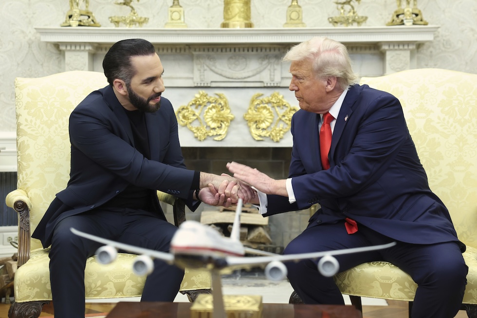 Donald Trump con Nayib Bukele durante il loro incontro alla Casa Bianca del 14 aprile 