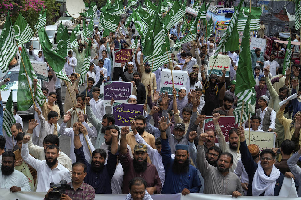 Proteste a Lahore, in Pakistan, contro la sospensione del trattato sulle acque da parte dell'India, 24 aprile 2025