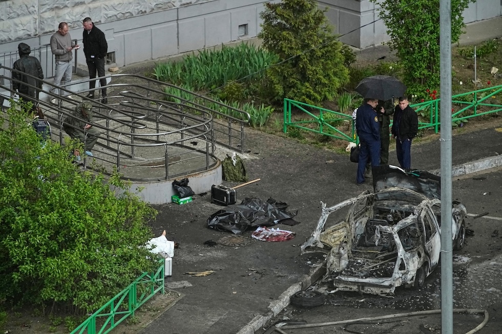 Una foto del luogo dell'esplosione dell'autobomba