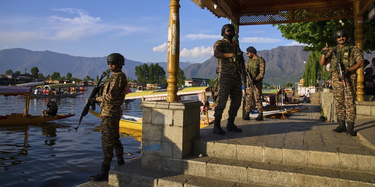 I soldati alla frontiera fra India e Pakistan in Kashmir si sono sparati per il secondo giorno consecutivo