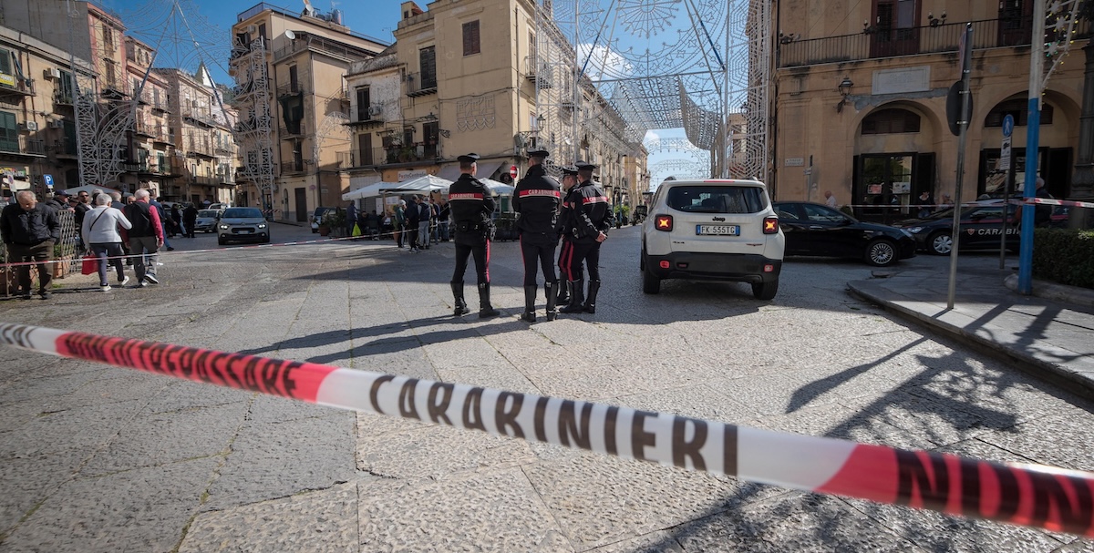 Un 19enne è stato fermato per l’uccisione di tre persone in strada a Monreale, in Sicilia