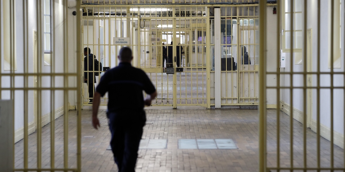 In Francia sono state arrestate venticinque persone sospettate di essere coinvolte negli attacchi coordinati contro le prigioni del paese
