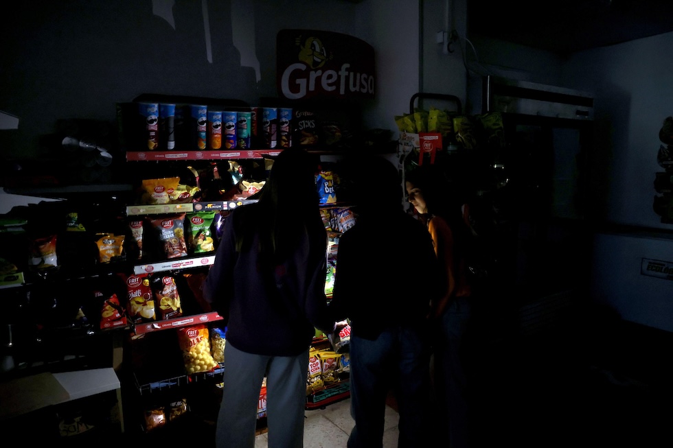 L'interno di un supermercato a Barcellona, il 28 aprile