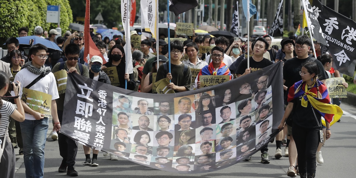 Una manifestazione a sostegno degli attivisti e militanti di Hong Kong arrestati
