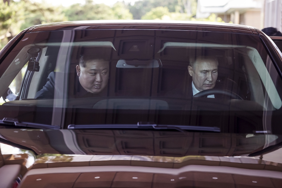 Kim Jong Un e Vladimir Putin in auto, giugno 2025 (Gavriil Grigorov, Sputnik, Kremlin Pool Photo via AP)