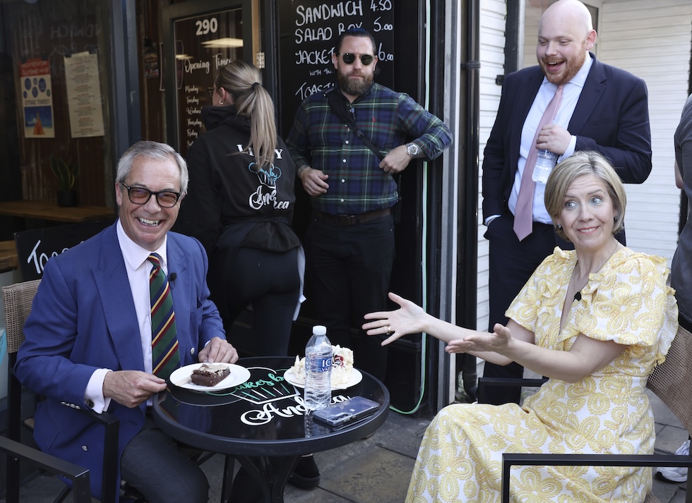 Nigel Farage insieme ad Andrea Jenkyns, il 29 aprile a Scunthorpe