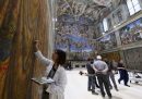 I lavori di preparazione della Cappella Sistina prima del conclave