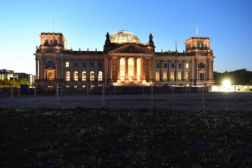 Una veduta del Bundestag nelle prime ore della mattina del 6 maggio 