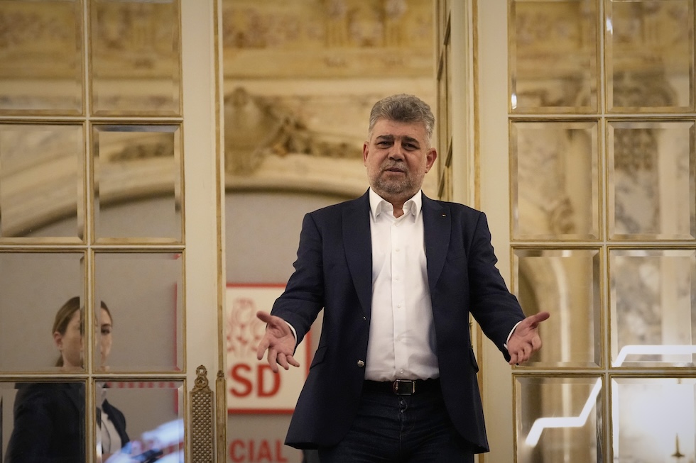 L'ex primo ministro romeno, Marcel Ciolacu, dopo aver annunciato le sue dimissioni, il 5 maggio