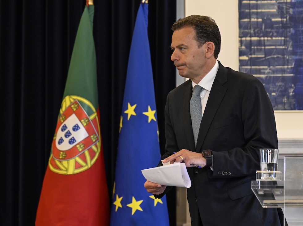 Il primo ministro portoghese, Luís Montenegro, dopo una conferenza stampa del del 29 aprile