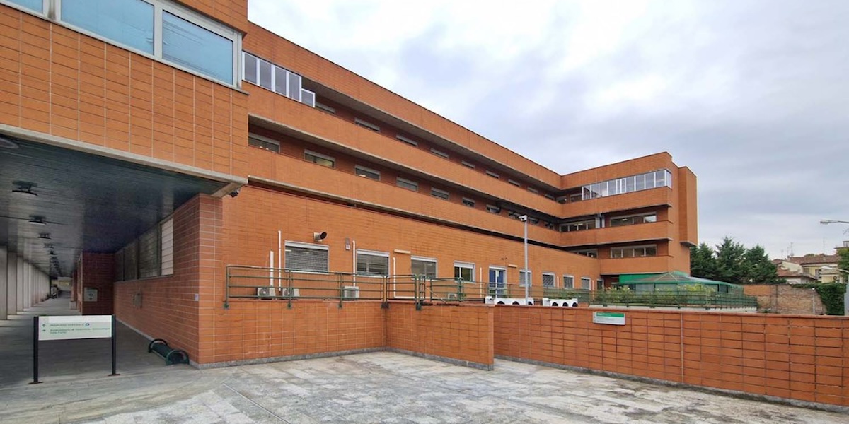 Un ingresso dell'ospedale di Piacenza