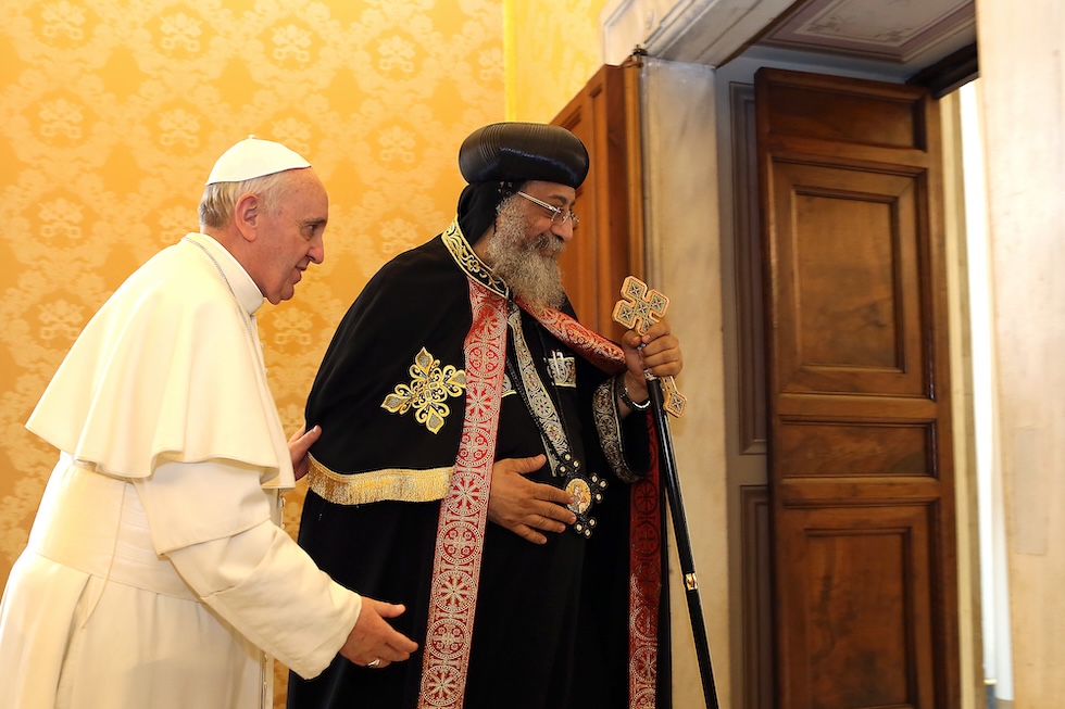 Il papa copto ortodosso Tawadros II di Alessandria d'Egitto con Papa Francesco