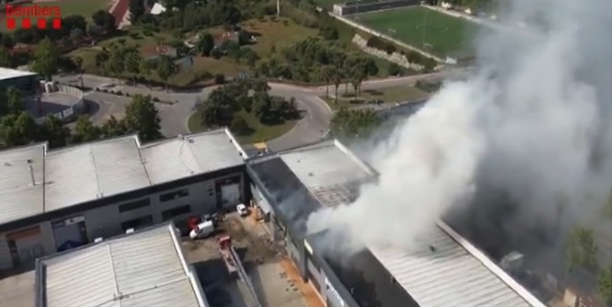 Immagine da un video pubblicato su X dall'account dei Vigili del fuoco della Catalogna (@bomberscat)