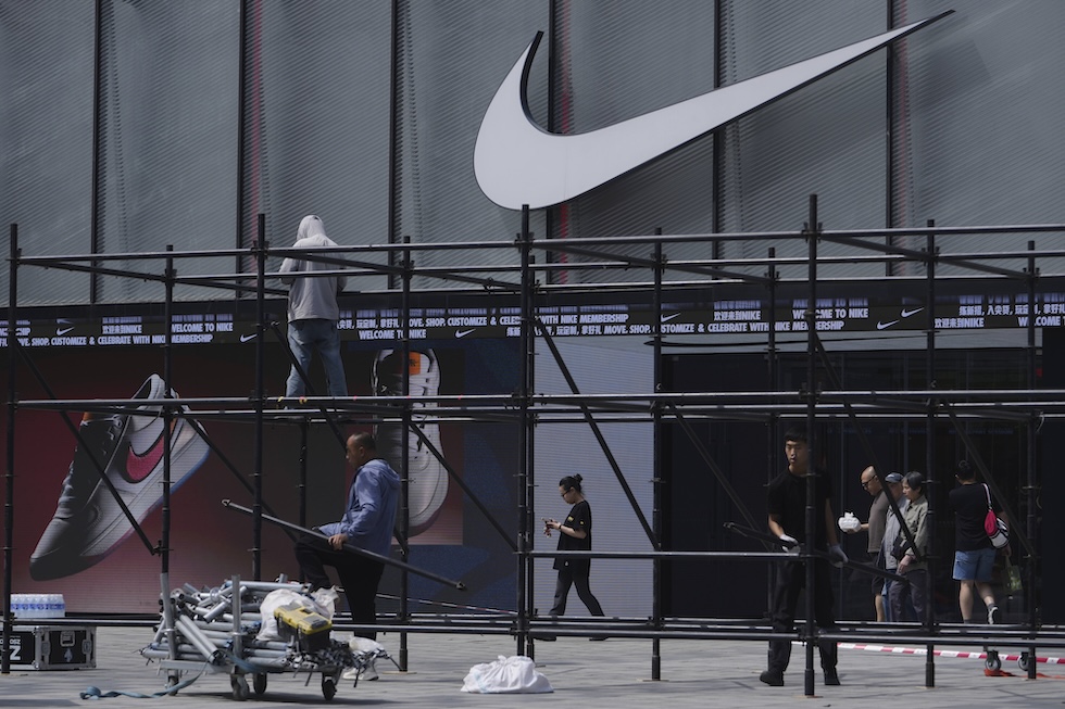 Un negozio della Nike a Pechino, l'11 maggio