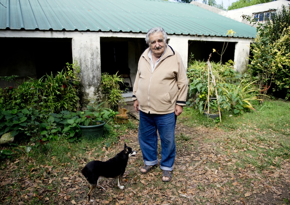 Jose Mujica e la sua cagna Manuela nel 2014